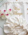 Bonnet en soie et pochette personaliser