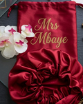 Bonnet en soie et pochette personaliser