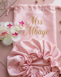 Bonnet en soie et pochette personaliser